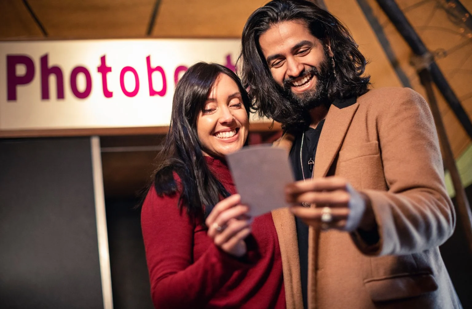 Porównanie tradycyjnej fotobudki z videobudką 360