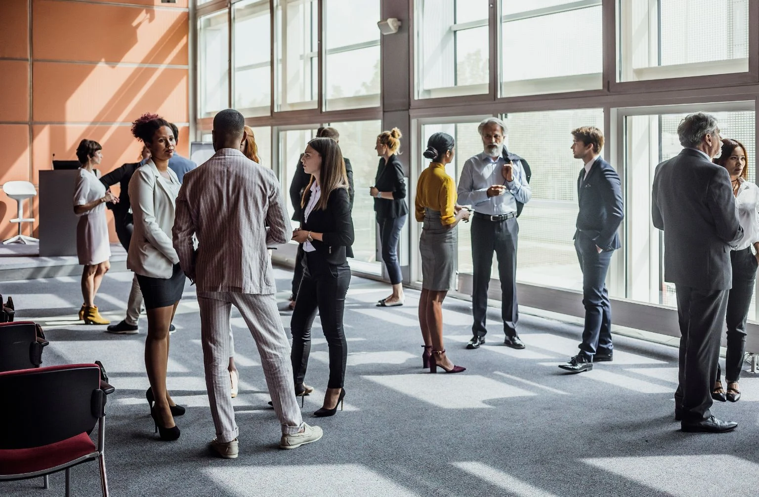 Fotobudka 360 – idealne rozwiązanie na integrację zespołu na imprezie firmowej