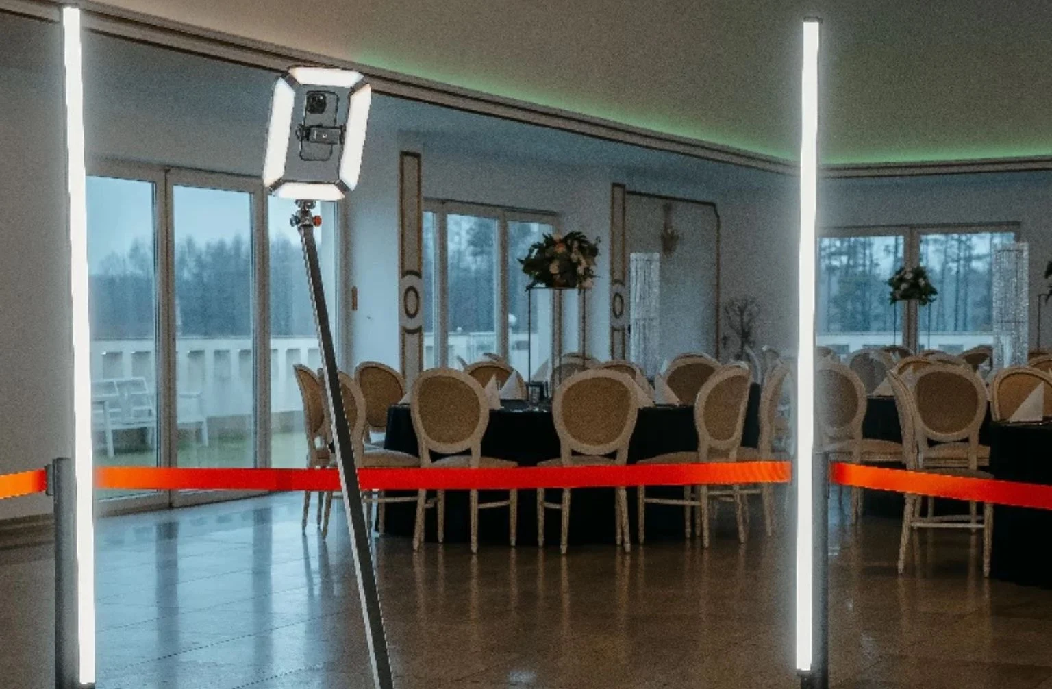 Jakie są wymagania techniczne przy wynajmie videobudki 360? 